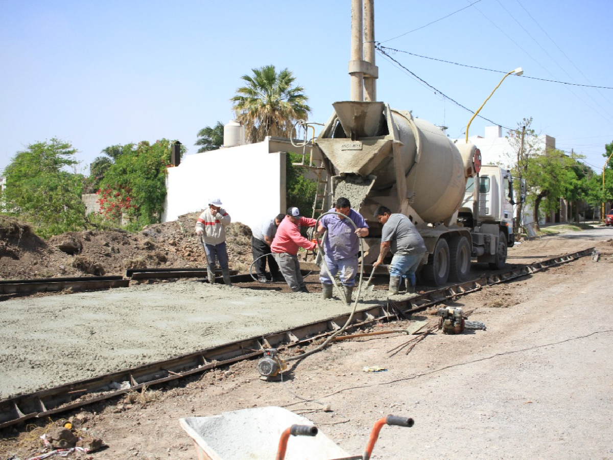 Avanza La Pavimentaci N Del Cruce De V As De Calle San Luis La Voz De