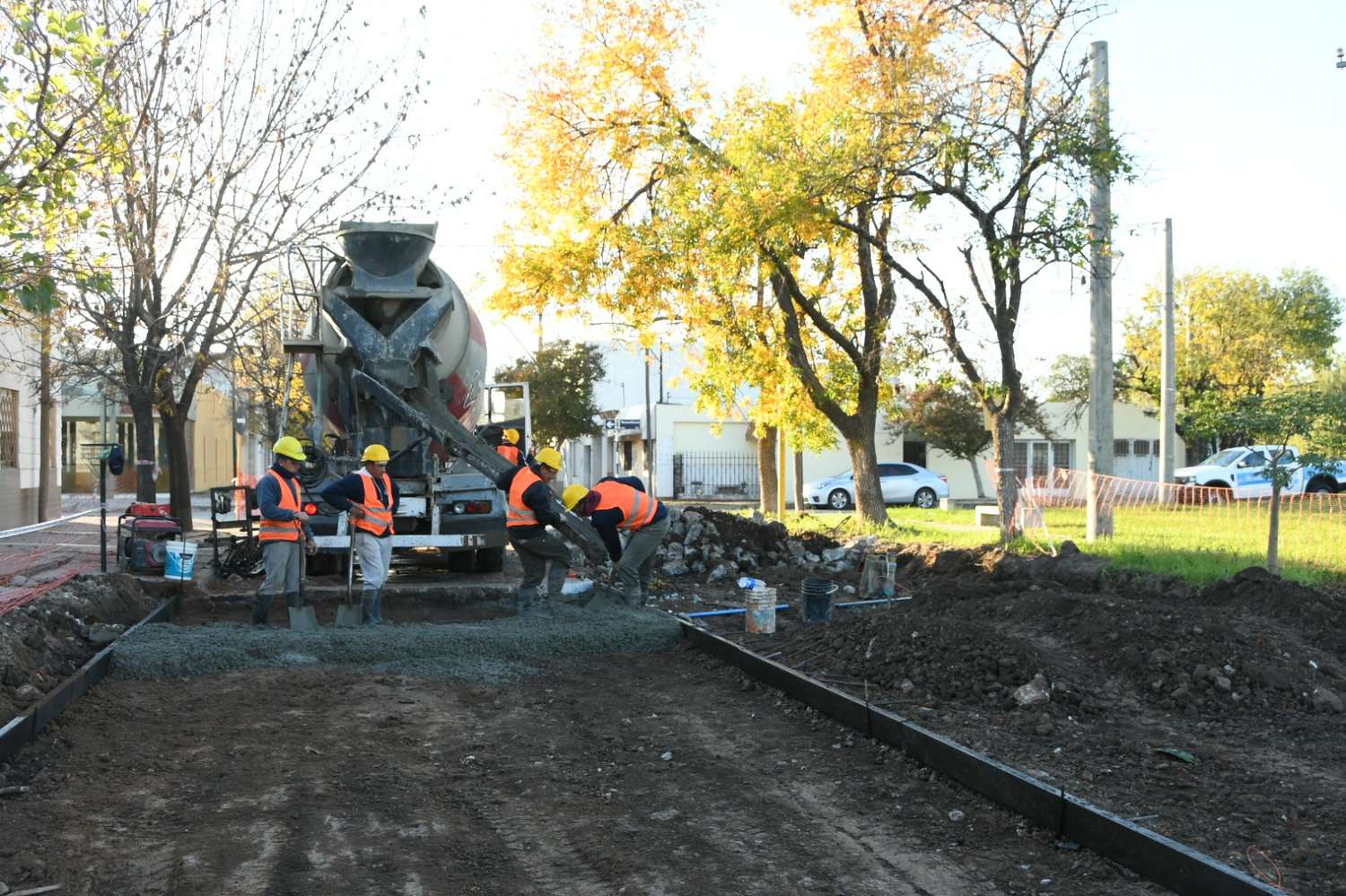 Bernarte supervisó obras de pavimentación en barrio Vélez Sarsfield