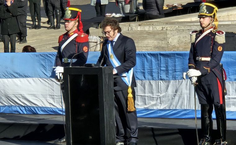 Milei en Rosario convocó a firmar el Pacto de Mayo el 9 de julio en