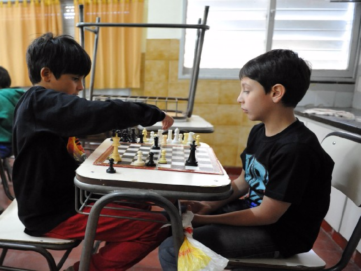 Ajedrez en las escuelas: aprender valores jugando – La Voz de San Justo