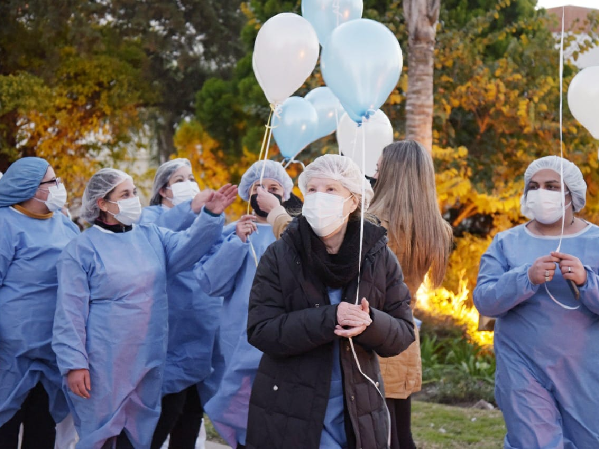 Con una suelta de globos, Arroyito celebró más de 20.000 vacunas     
