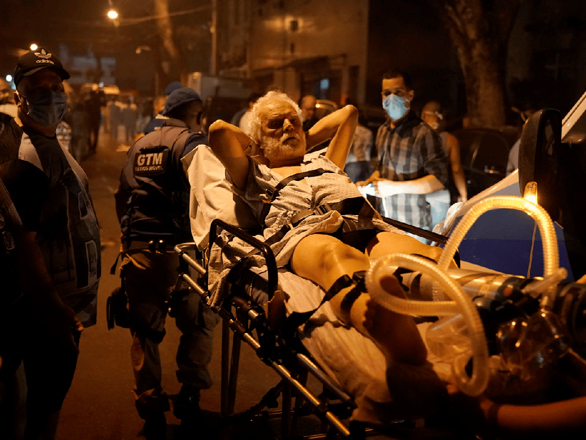 Al menos 11 muertos en incendio en un hospital de Río de Janeiro