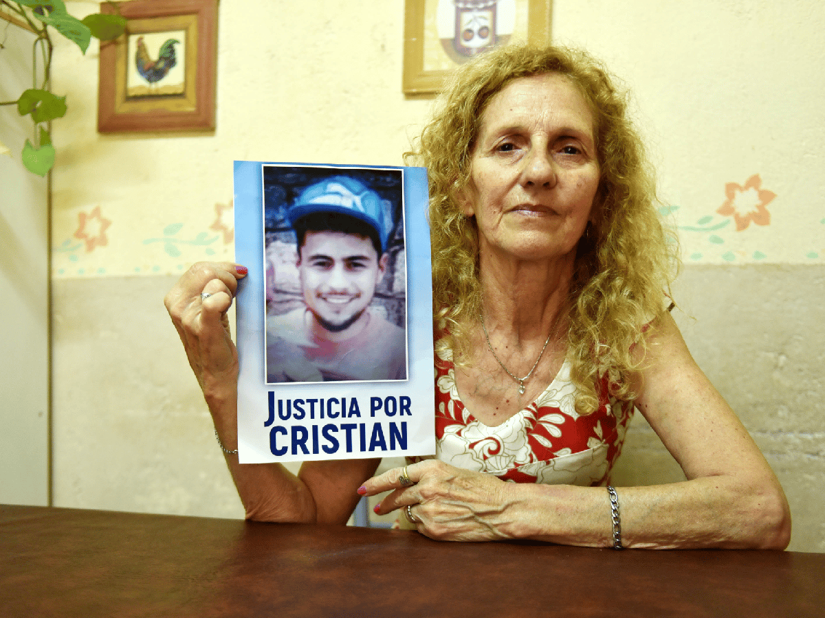 “Veo coincidencias entre lo ocurrido con  Fernando y Cristian”, dijo la madre del  futbolista asesinado por una patota