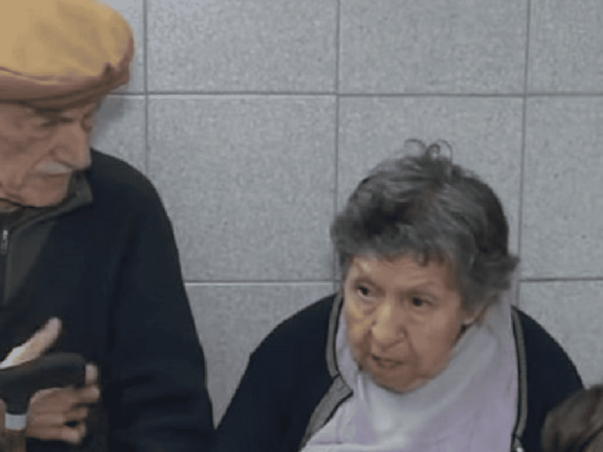Más de 160 personas ofrecen  vivienda a la pareja de ancianos  abandonada en Rosario