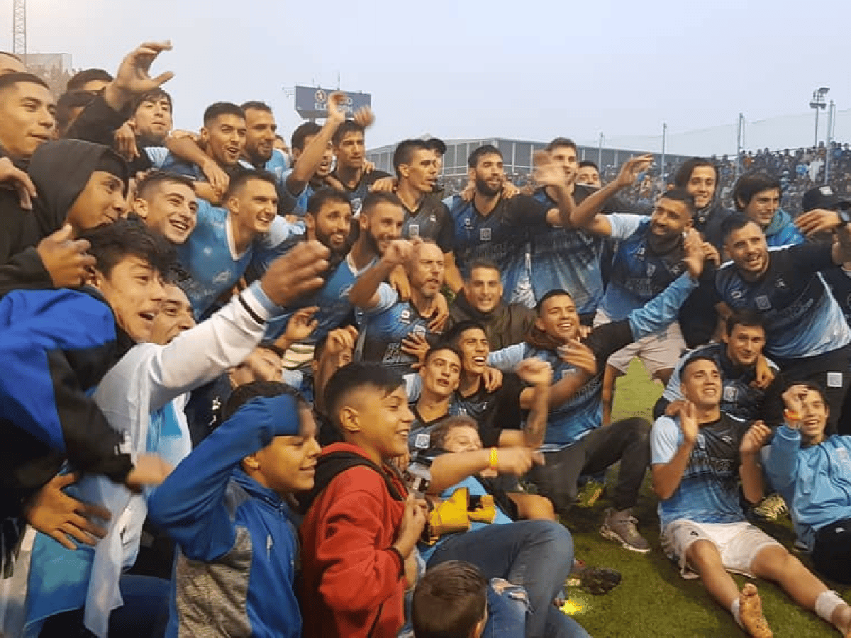 Estudiantes (RC) logró el  ascenso a la B Nacional