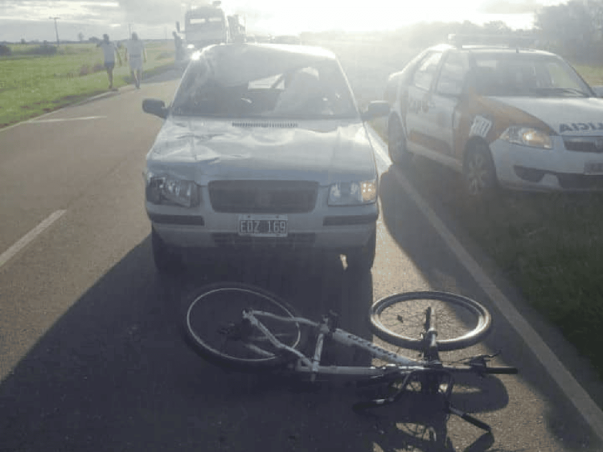 La Paquita: ciclista en grave estado al ser embestido por un auto 