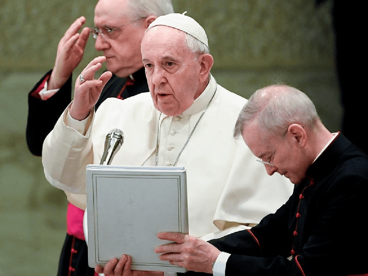 El Papa Francisco cerró la posibilidad a la ordenación de hombres casados