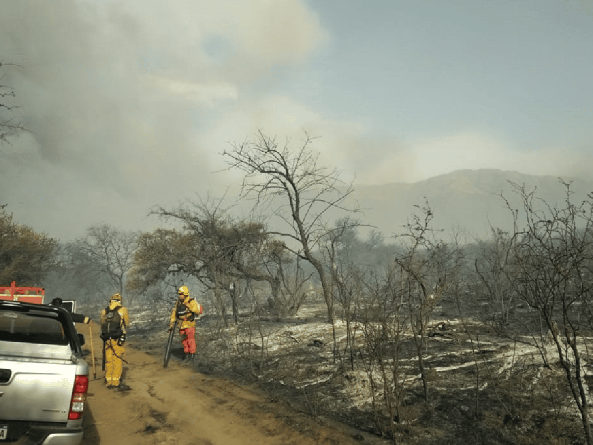 El fuego no da tregua en Traslasierra: 5.000 hectáreas afectadas y 23 evacuados