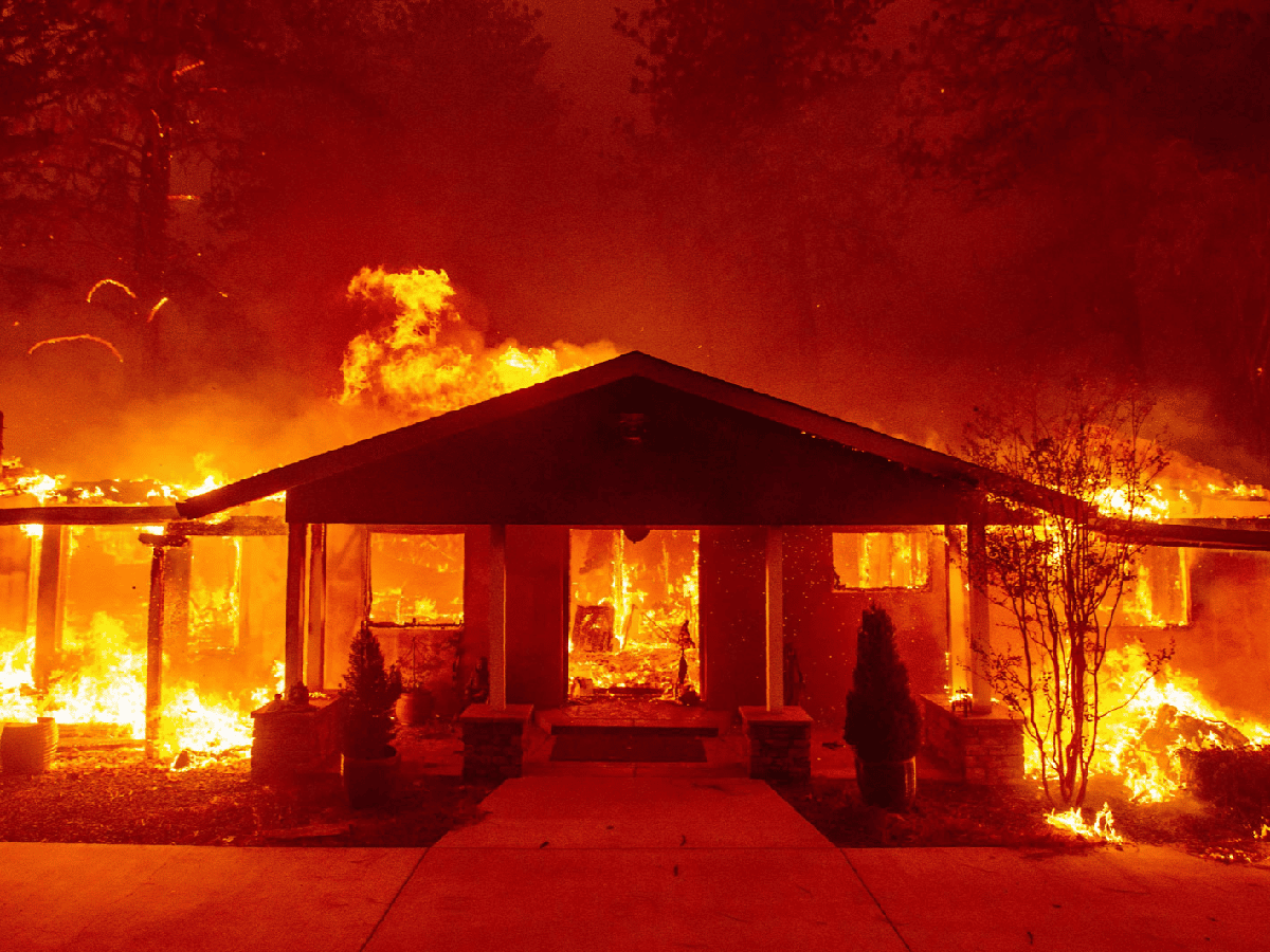 Nueve muertos, serios daños materiales y miles de evacuados por los incendios en California