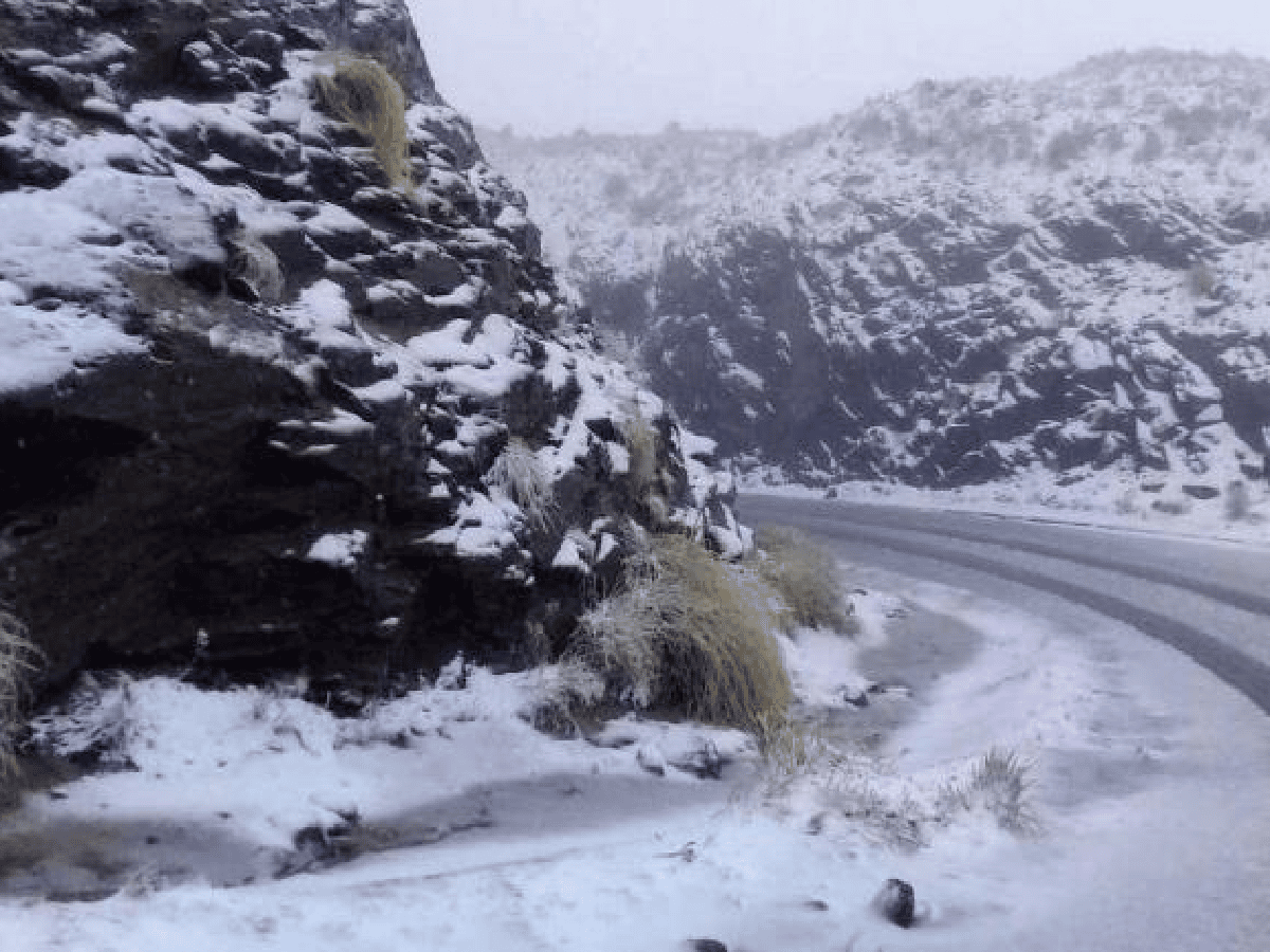 Nieva en las Altas Cumbres y piden precaución al circular