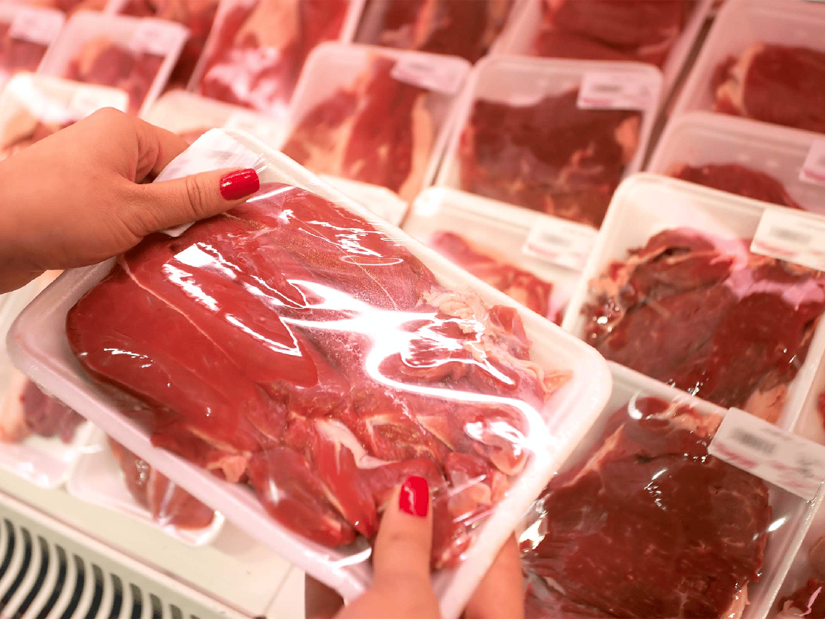  Decomisaron cien kilos de carne  en un local de avenida Urquiza   