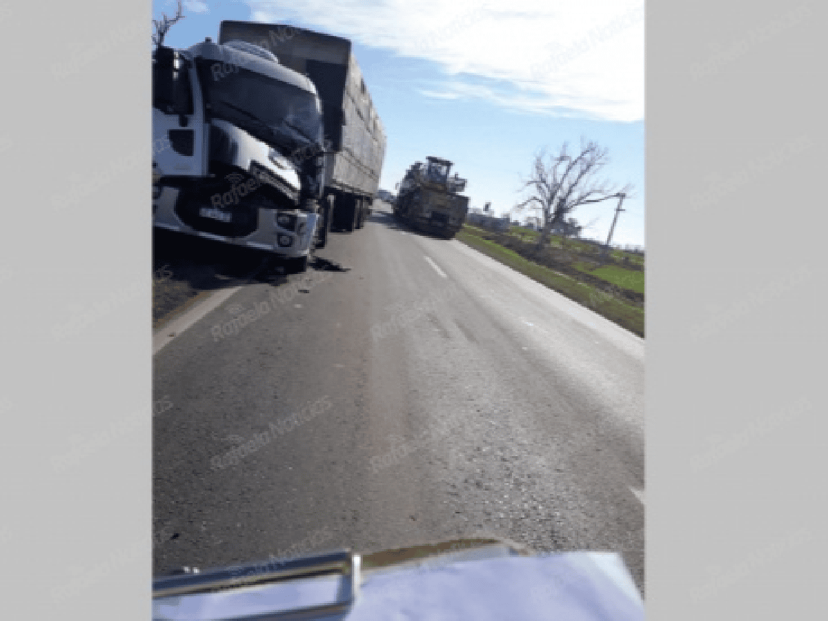 Accidente de tránsito entre dos camiones en Ruta 34