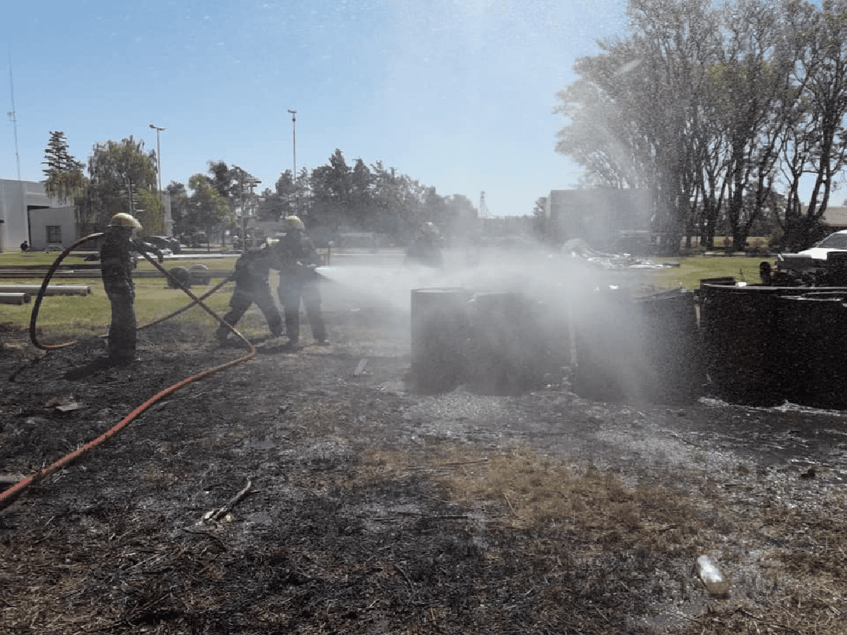 Bomberos sofocó incendio de pastizales en cercanías al Aeroclub