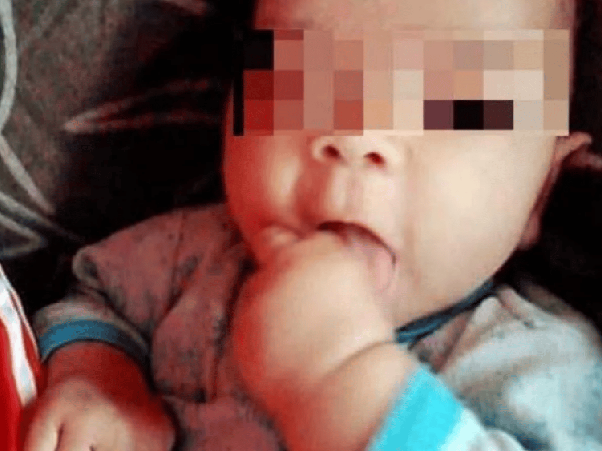 Horror en Miramar por otro cuerpo de bebé profanado: le llevó flores a su hijo y en la tumba encontró su chupete tirado