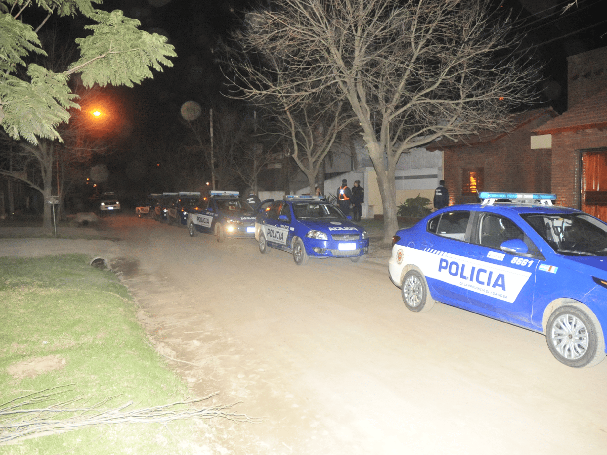 Robo, amplio despliegue policial en barrio Dos Hermanos y dos detenidos en una noche agitada 