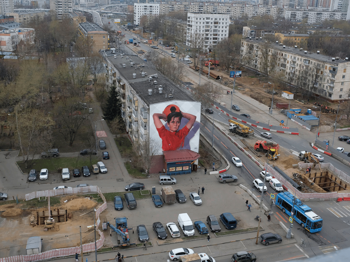 El muralista argentino Martín Ron pintó las calles de Moscú para el Mundial