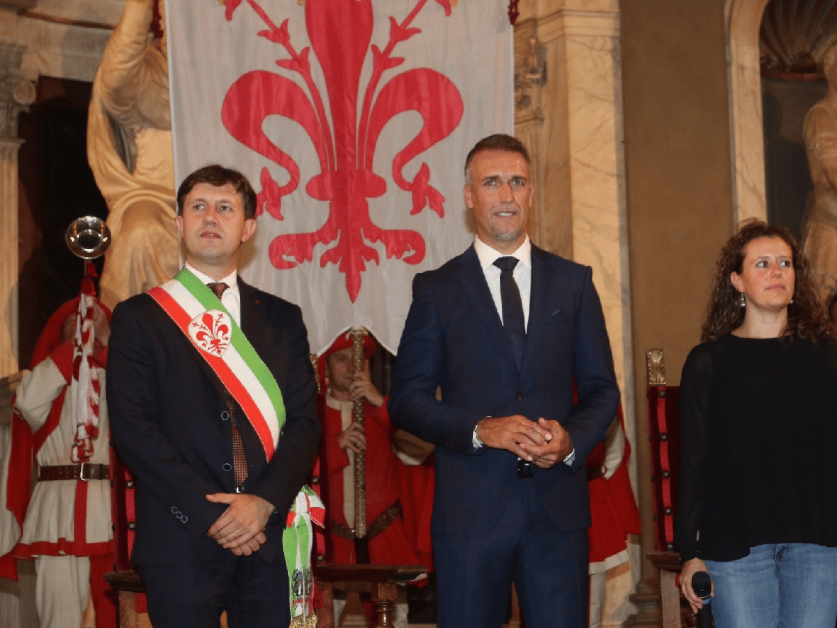Florencia prepara una fiesta para los 50 años de Batistuta