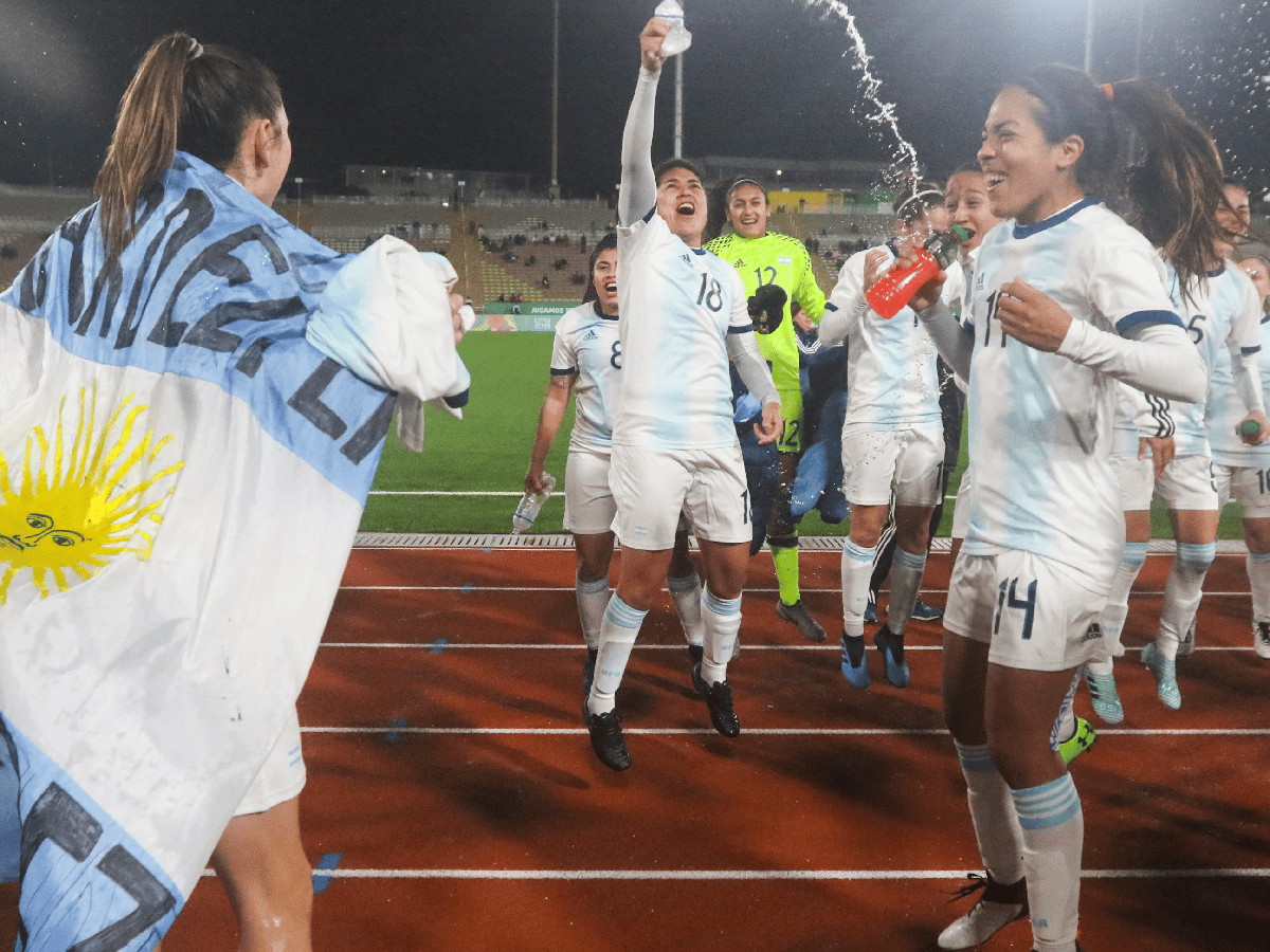 La Selección Argentina de fútbol femenino van oro