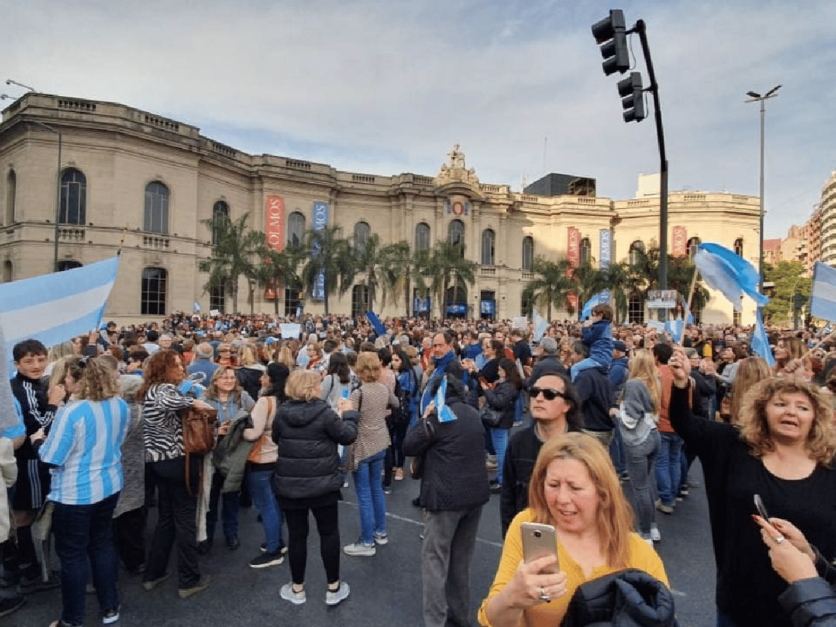 Centenares de personas se manifestaron en Córdoba en favor de Macri