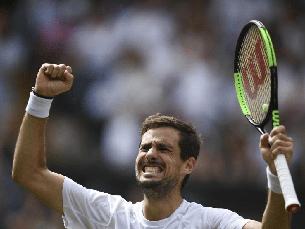 Guido Pella enfrenta al español Bautista Agut en cuartos de final de Wimbledon