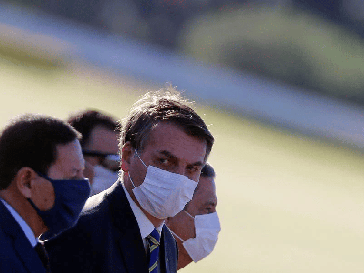 Bolsonaro asistió a manifestación y fue fuertemente criticado por su inacción ante la pandemia