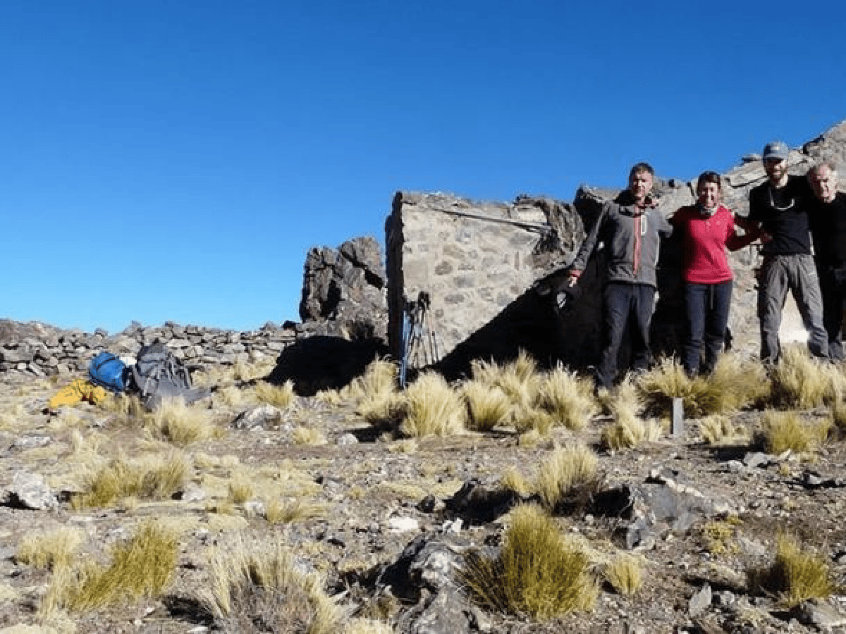 Techo, comida y luz: Crean el primer refugio de alta montaña de Tucumán