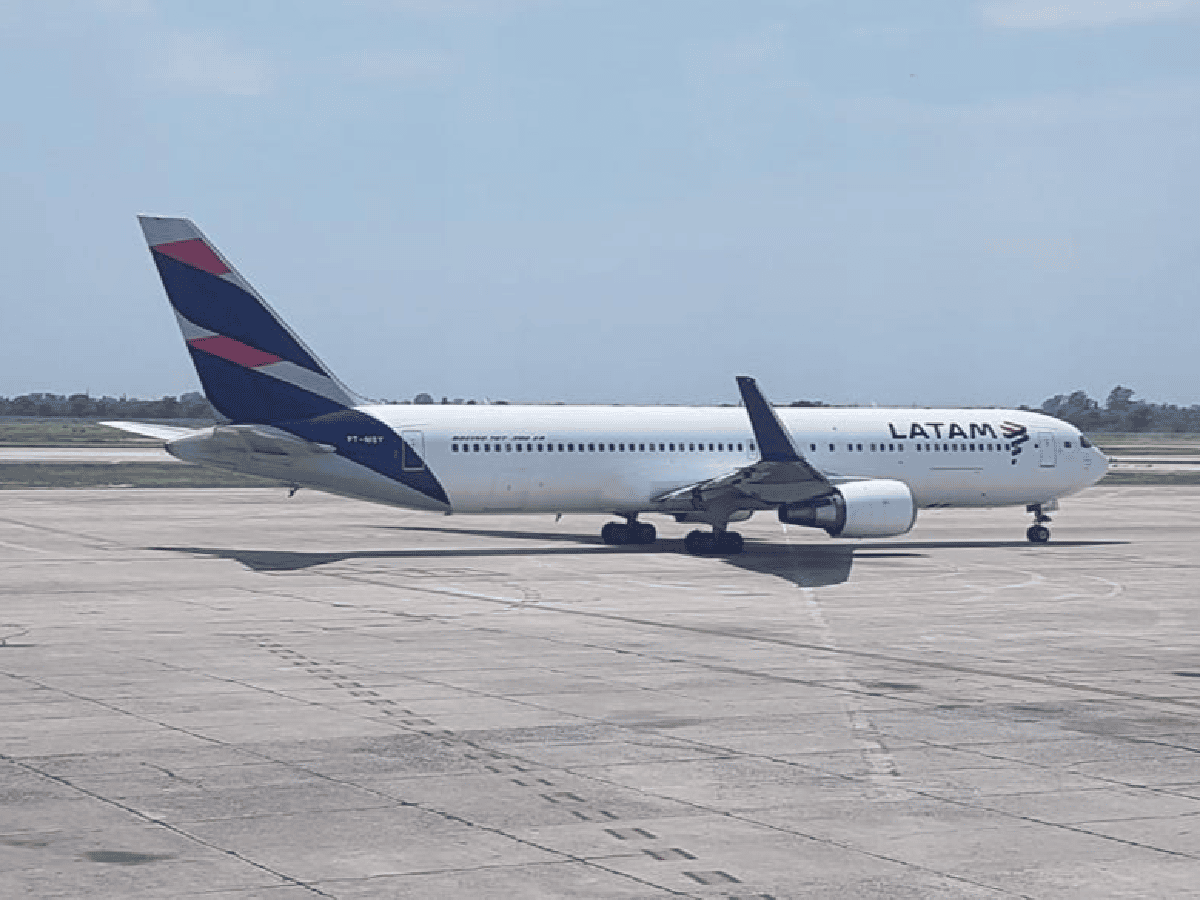Se inauguró el vuelo entre Córdoba y Malvinas y hubo protestas de personal aeronáutico