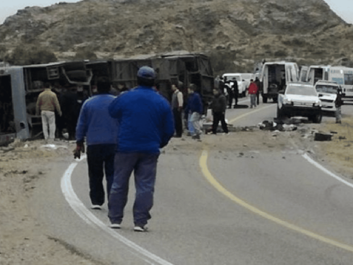 Al menos 12 muertos al volcar un ómnibus en San Rafael