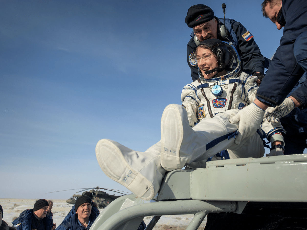 Regresó a la Tierra la astronauta que batió el récord femenino  de permanencia en el espacio  