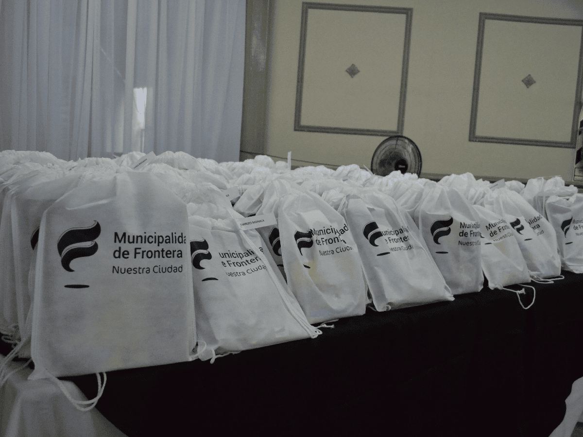 Municipio de Frontera entregó 250 kits escolares 