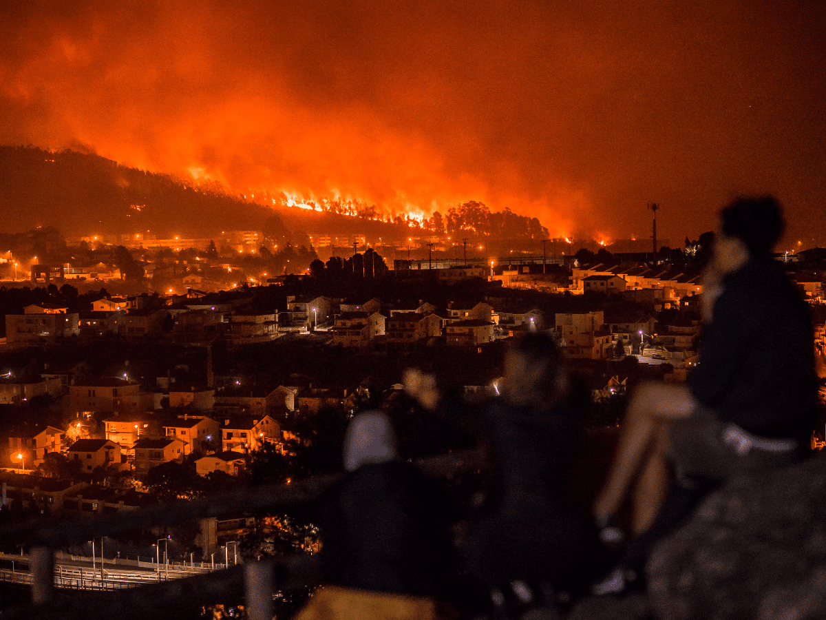 Al menos 35 muertos por los incendios forestales en Portugal