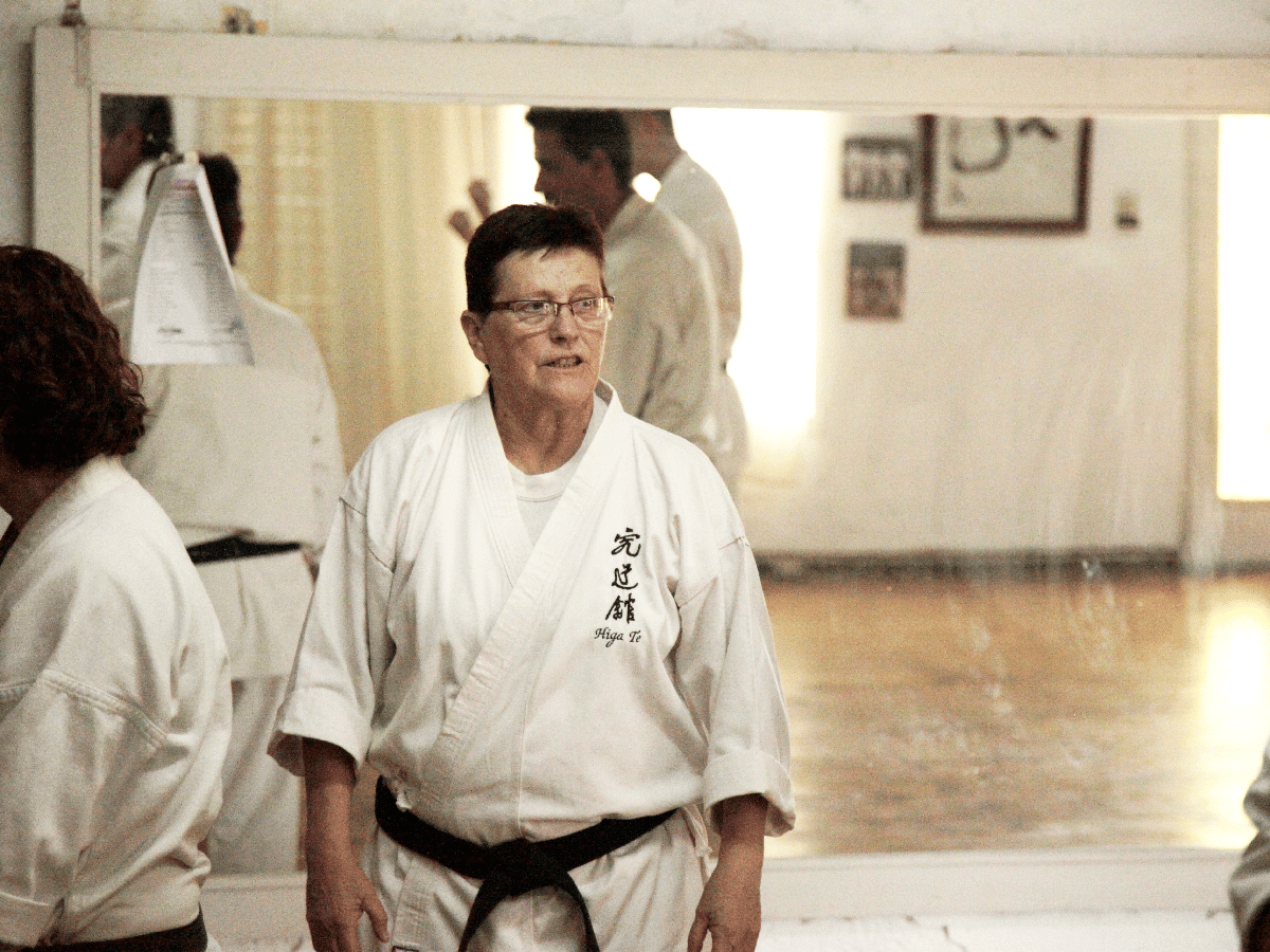El karate cambió su vida y la de sus alumnos 