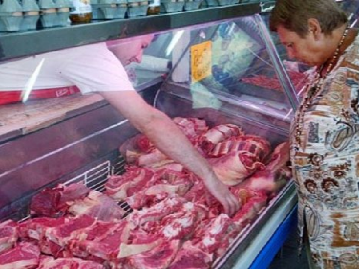 El 48% de los argentinos redujo el consumo de carne y el 35% el de leche