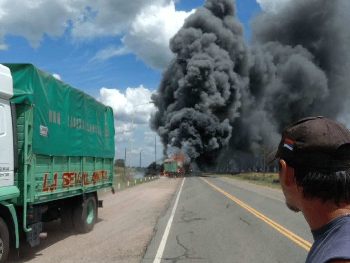 Ardió el acoplado de un camión en cercanías de Estación Clucellas
