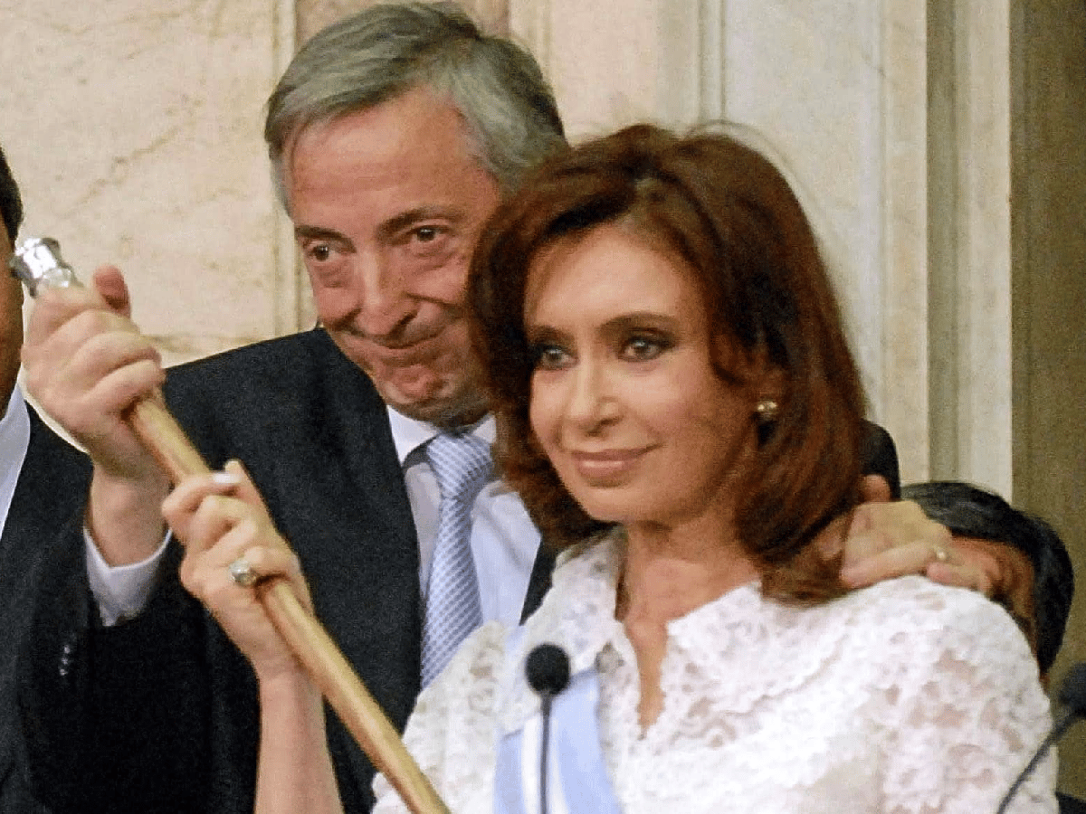 Bonadio ordenó que le devuelvan las bandas y bastones presidenciales a Cristina Kirchner