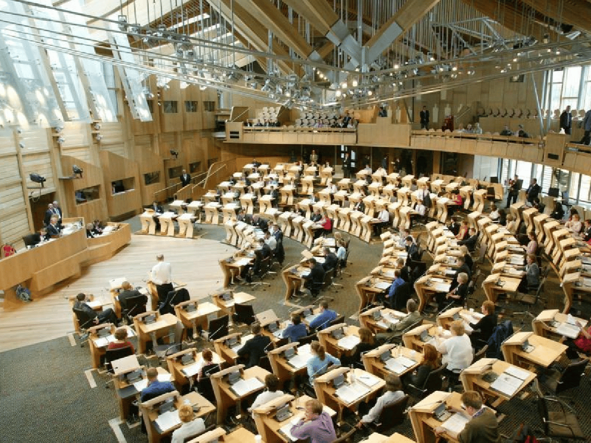 El Parlamento escocés permitirá a las diputadas amamantar durante las sesiones