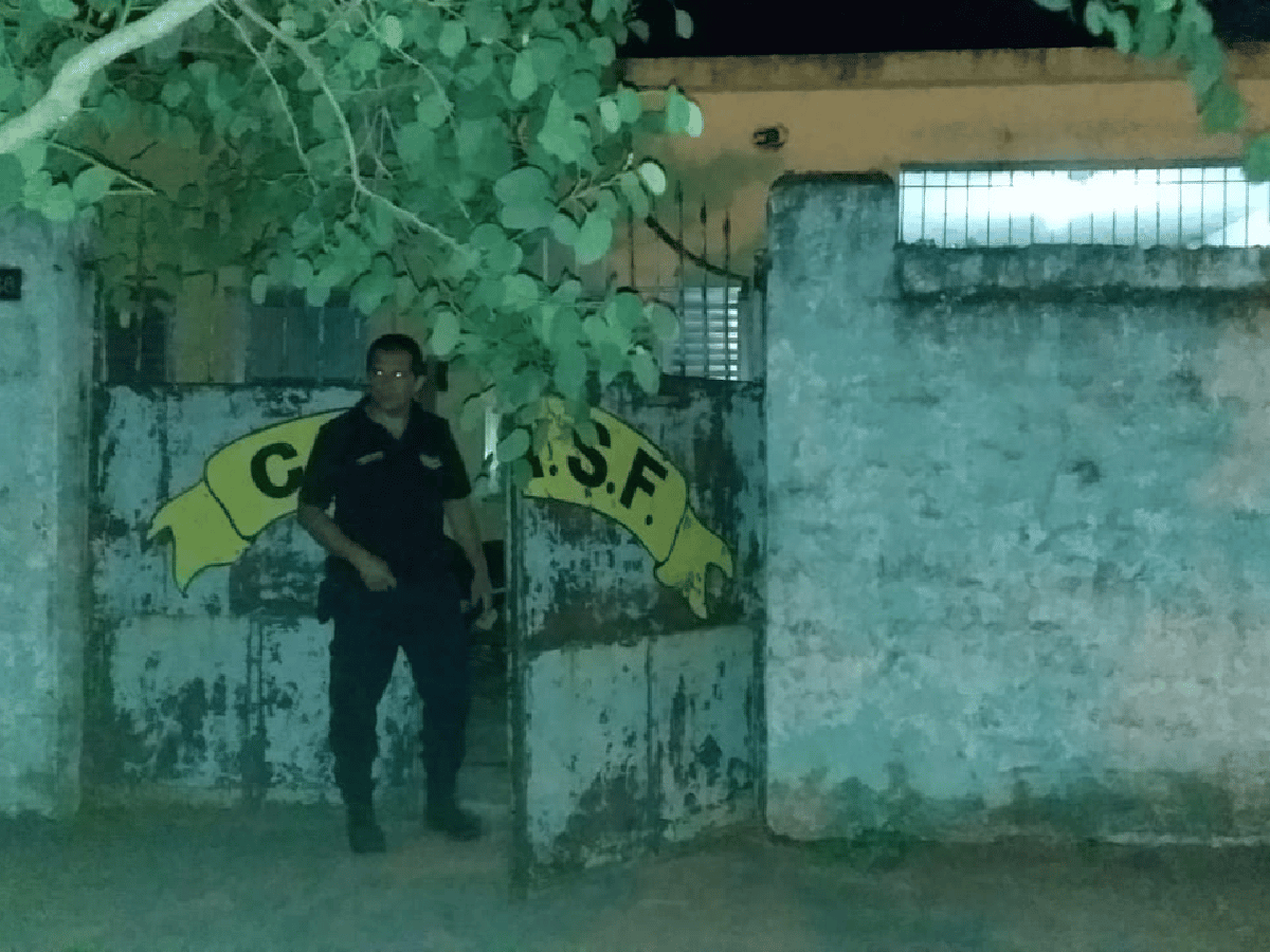Desbaratan una fiesta ilegal con 70 menores y alcohol en barrio Vélez Sarsfield  