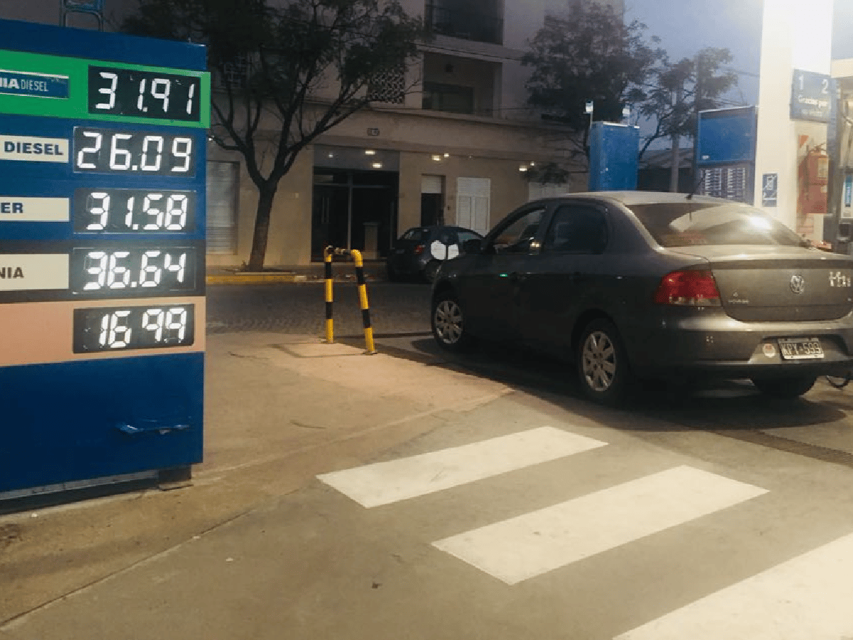 YPF aumentó por segunda vez en la semana el precio de todos los combustibles