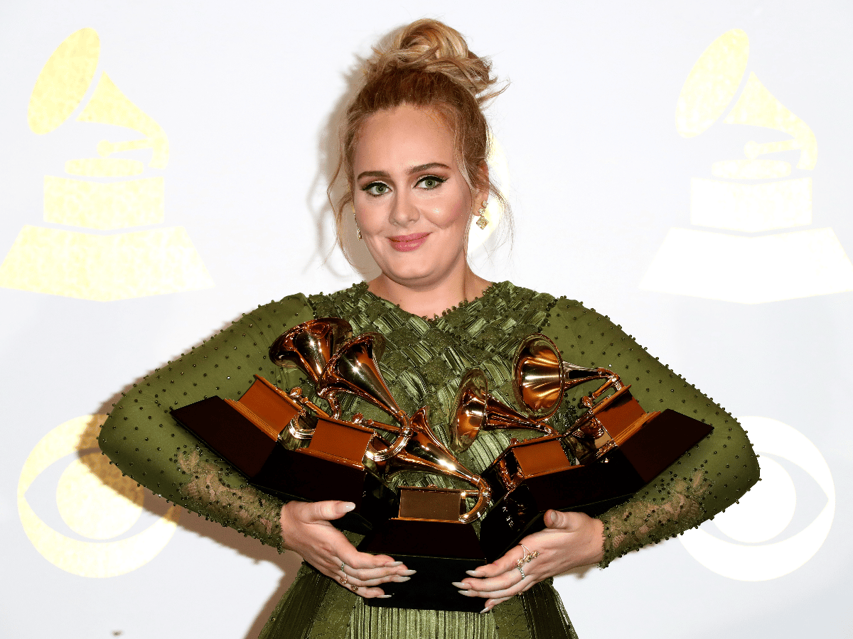 Adele arrasó en los Grammy con cinco  premios, uno al mejor álbum del año  