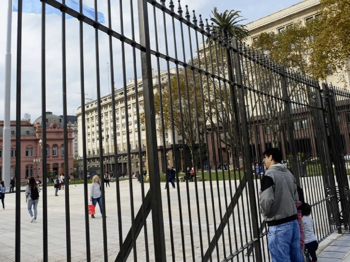 El gobierno porteño envió un proyecto de ley para mantener las rejas de Plaza de Mayo