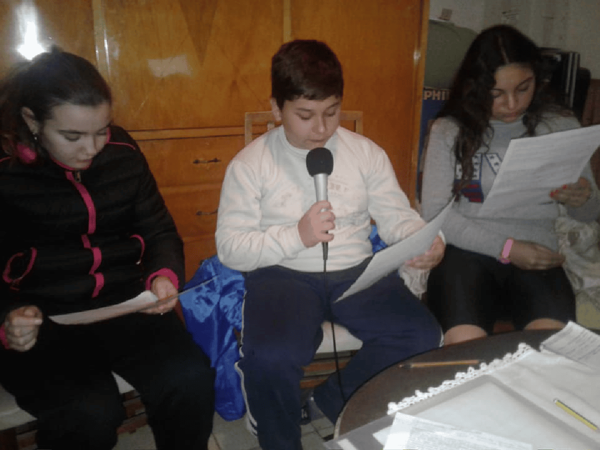 Niños que sufrieron la inundación enseñan cuidar el medio ambiente en General Villegas