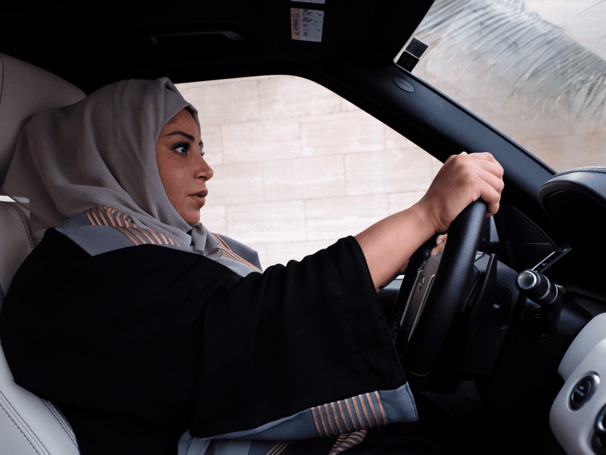  Por primera vez las mujeres podrán manejar en Arabia Saudita a partir de junio de 2018