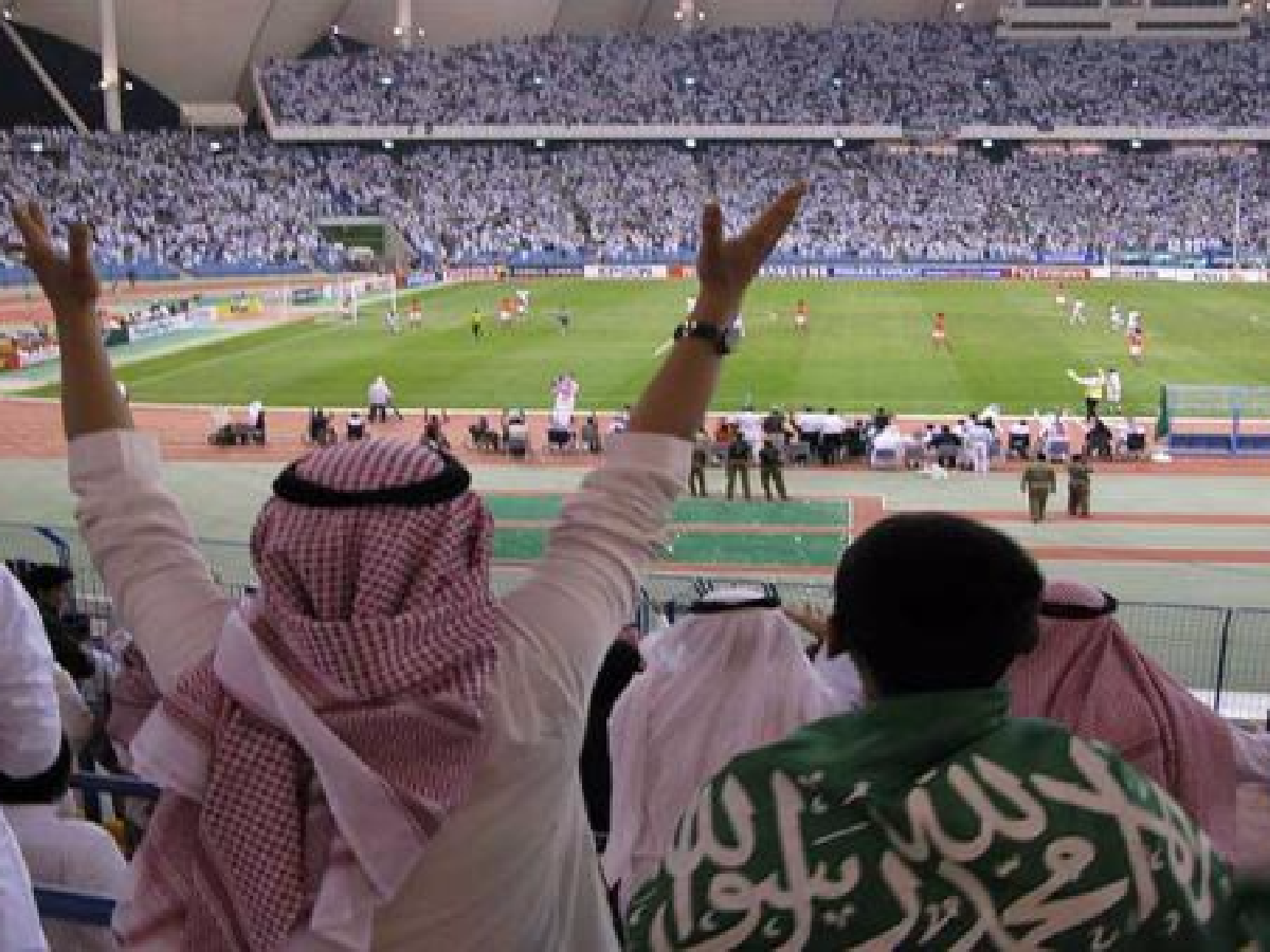 Por primera vez autorizan a mujeres asistir a estadio en Arabia 