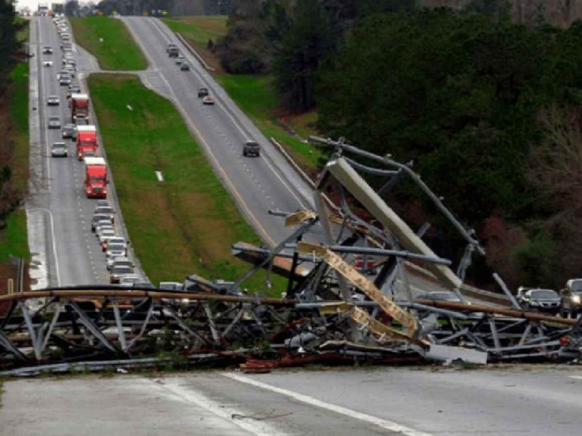 Alabama: un tornado dejó al menos 23 muertos