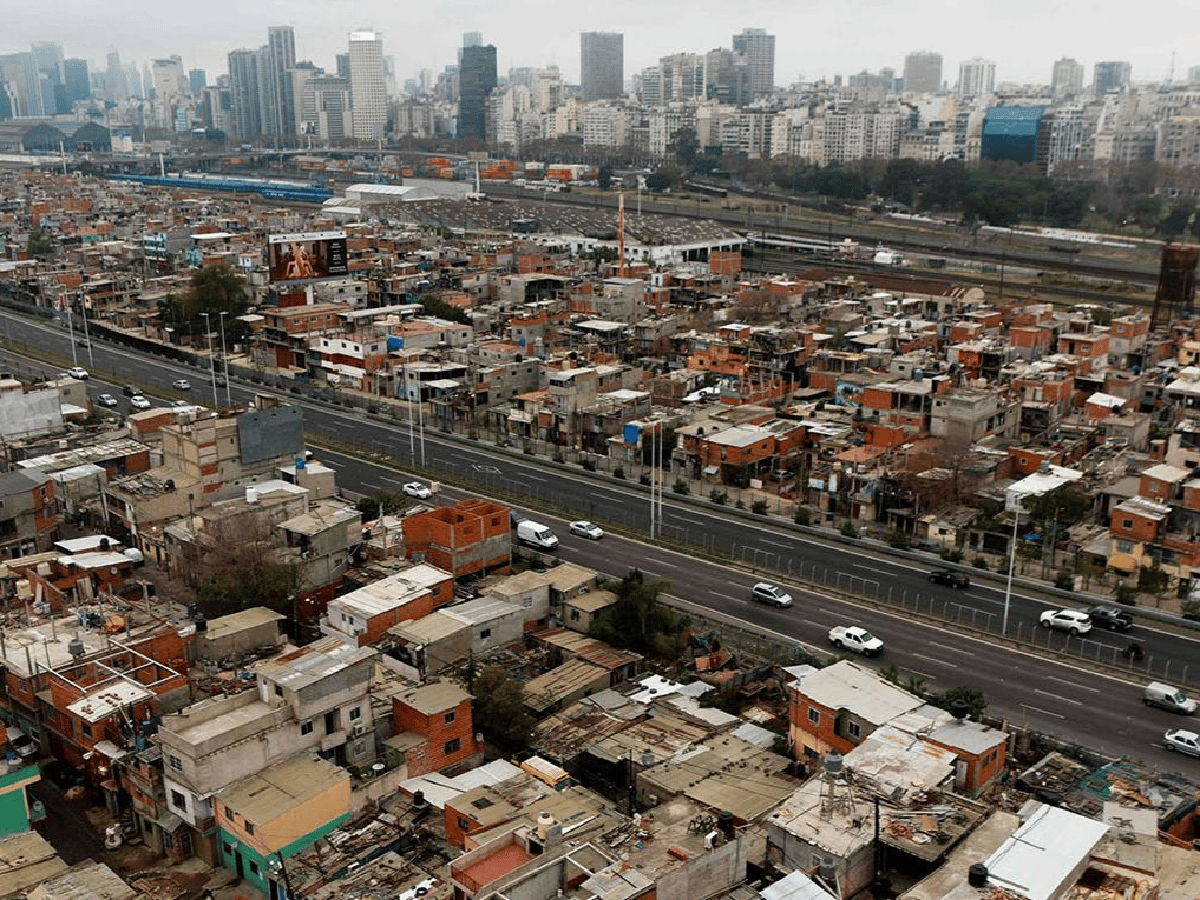Mauricio Macri terminará su mandato con una pobreza cercana al 37%
