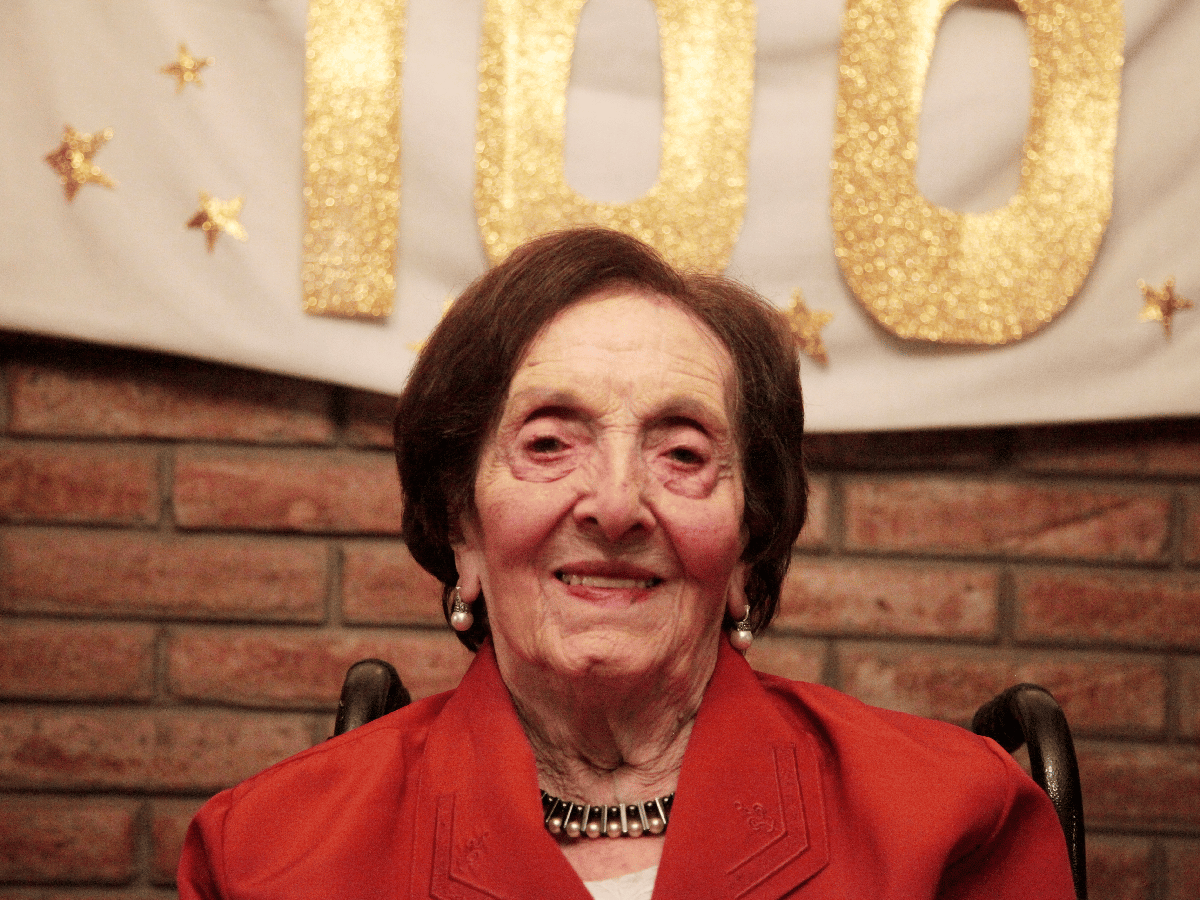 Nélida recibió los 100 años rodeada de amor   