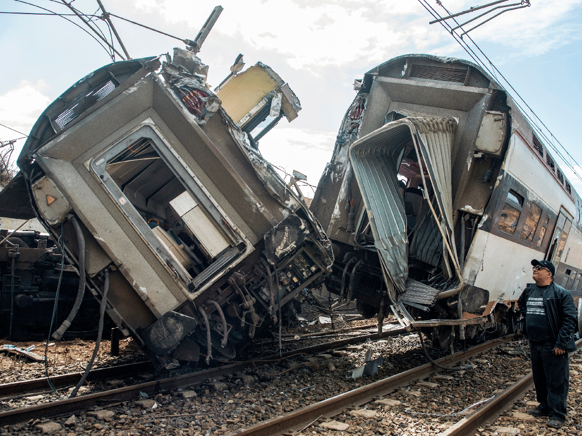 Al menos 6 muertos y 86 heridos al descarrilar un tren de pasajeros en Marruecos