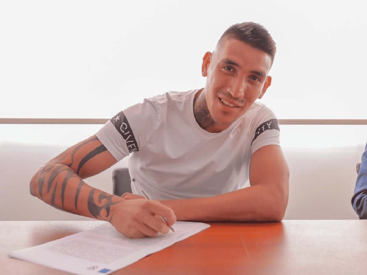 Centurión firmó contrato con Vélez 