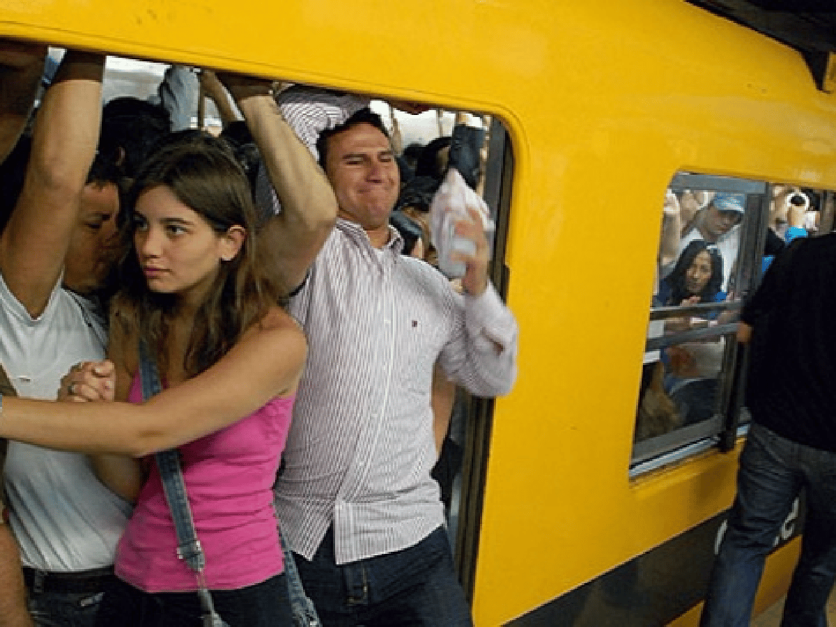 Casi la mitad de las mujeres se sienten inseguras en el transporte público y prefieren usar taxis y remises