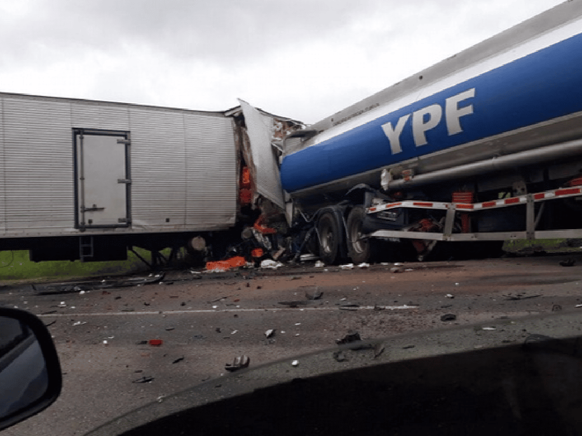 Un camionero de Arroyito murió en violento accidente en Tucumán 